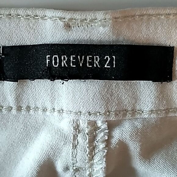 Forever 21 White Skinny Jeans. - Picture 7 of 8